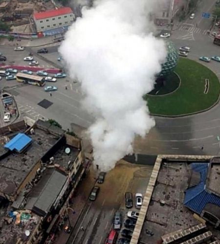 大連友好廣場爆炸現場。