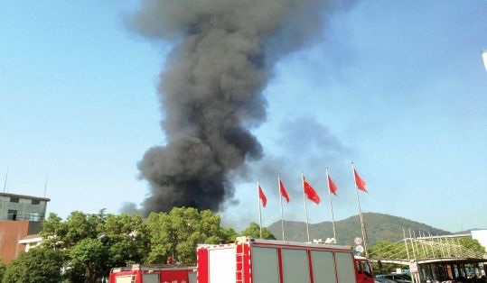 皖維集團(tuán)一分廠突發(fā)大火(圖)