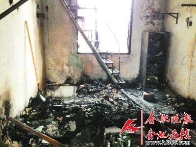 面條店失火，消防通道被堵消防栓無水（圖）