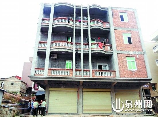 公安消防在起火民房調查
