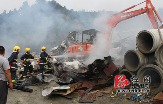 起火的是張家界碧桂園鳳凰酒店在建工地彩塑鋼板房。圖/滾動(dòng)新聞通訊員