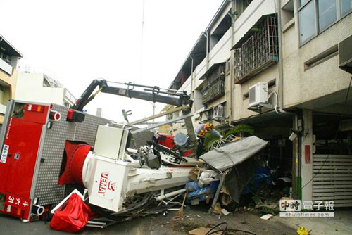 千鈞一發(fā),差點就沖入民宅釀成大禍