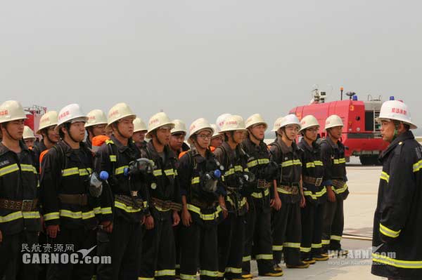 南京機(jī)場二號跑道消防實戰(zhàn)演練