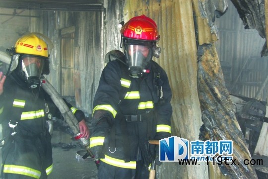 江門(mén)市新會(huì)區(qū)小岡鎮(zhèn)梅岡村一化工廠突發(fā)大火 具體損失待調(diào)查