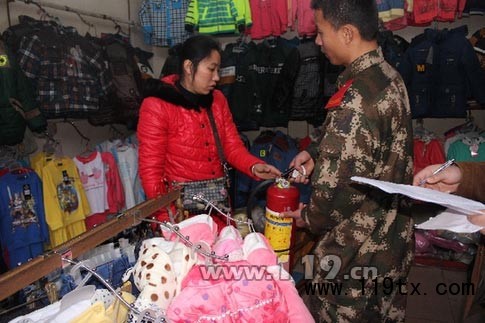 保障生命財產安全 寧遠消防100具滅火器贈商戶