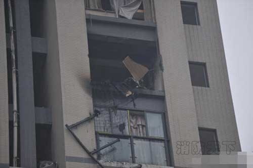 周邊多個(gè)住戶家中玻璃窗被震碎