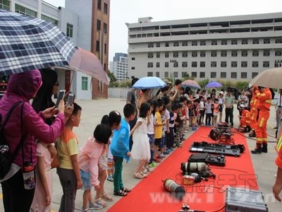 泉州市開展“手拉手體驗消防”親子活動