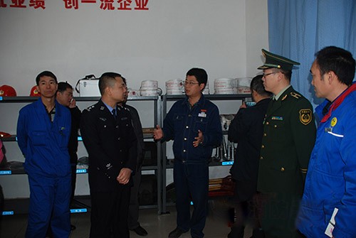 鈦冶煉廠負責人向參觀人員分享消防站建立經(jīng)驗